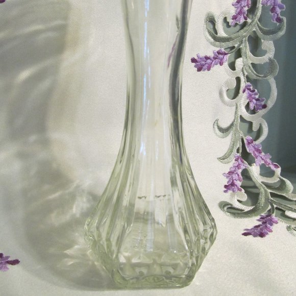 Vintage Hoosier 6" Clear Glass #4063-C Hexagon Bud Vase Diamond Cut Ribbed - Picture 3 of 15